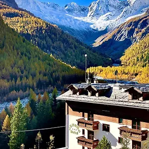 Gembro Hotel